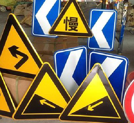 德安标识标牌中颜色的确定是很重要的。