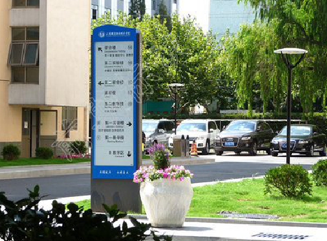 德安传统的学校标识系统有什么问题？